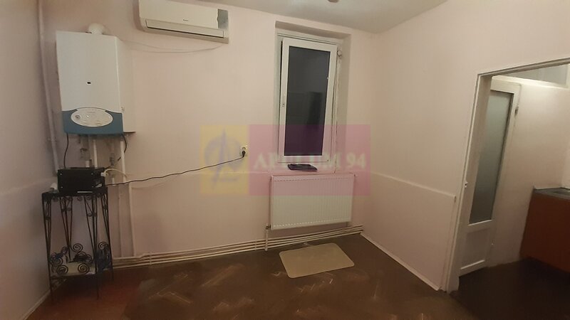 Raritate - Casa la curte Romana- Piata Victoriei zona Nicolae Iorga