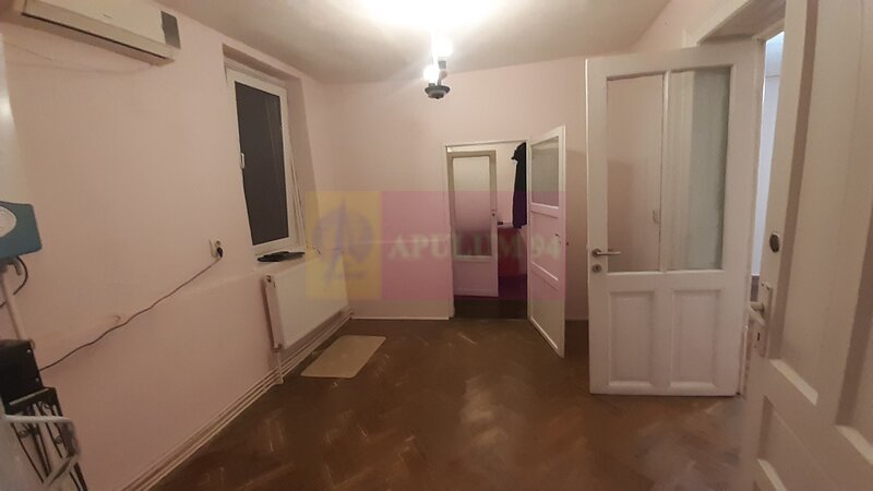 Raritate - Casa la curte Romana- Piata Victoriei zona Nicolae Iorga