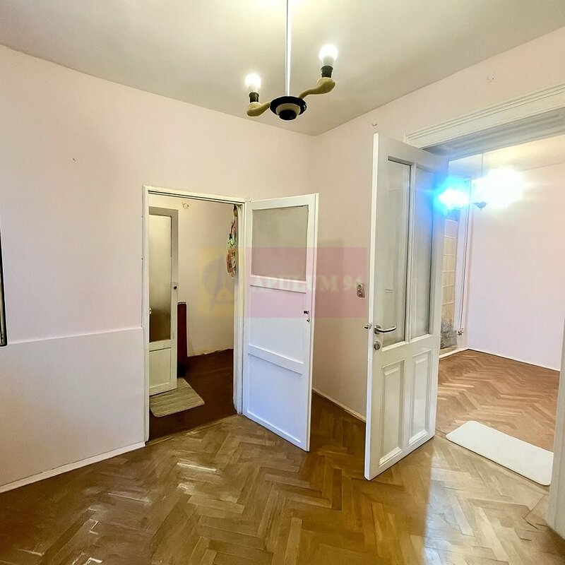 Raritate - Casa la curte Romana- Piata Victoriei zona Nicolae Iorga