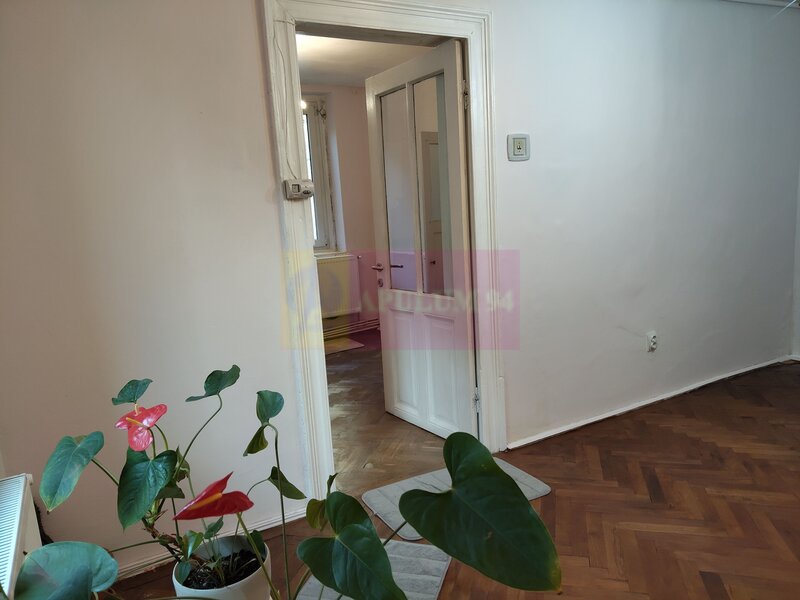 Raritate - Casa la curte Romana- Piata Victoriei zona Nicolae Iorga
